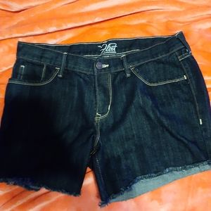 Old Navy Flirt shorts they are cut offs that came like this. Distressed looking.